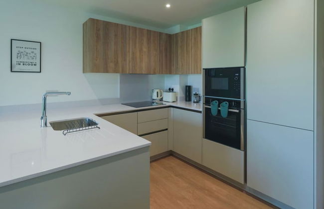 Luxury Manchester Apartment - Blue - Photo 9