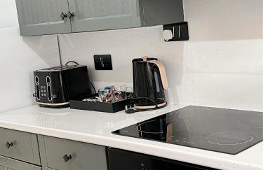 Stunning apartment in Beckton with Private Entrance - Photo 22