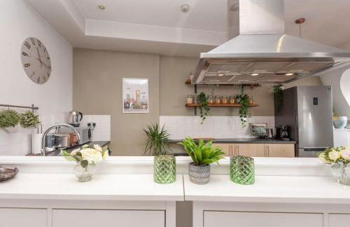 Shoppers Oasis - Heart of Leeds City Centre - Pass the Keys - Foto 18