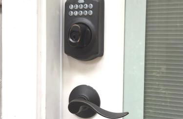 New cozy studio 2 queen beds kitchen walk to water! - Foto 3