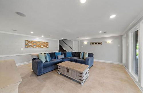 Waterfront oasis with private pool, game room, fire pit and volleyball court - Foto 53