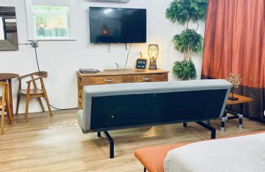 Ultimate Man Cave Garage studio minutes to Whatever YOU do - Foto 11