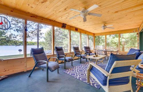 Gorgeous Lake Arbutus Getaway with Dock and Boat House - Foto 26