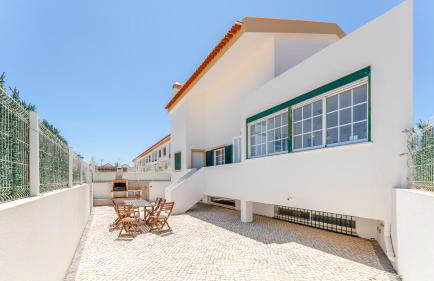 Serene Duplex House With Patio by LovelyStay - Foto 28