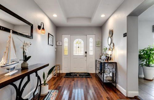 South Florida Spacious Oasis 4BR Retreat with 2 King Beds, Amazing Pool, near Beaches - Photo 25