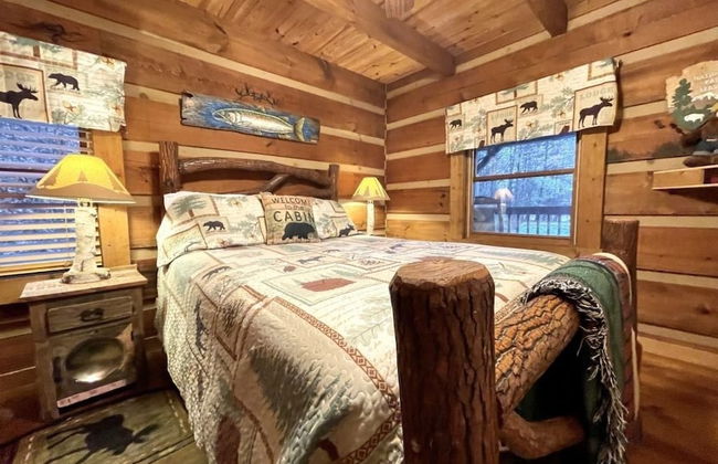 Leave the stress behind!- private hot tub, pet and motorcycle friendly, let peace and nature surround you! 2 Bedroom Home by RedAwning - Foto 2