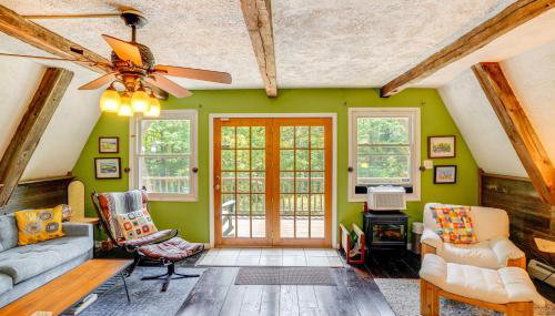 A-Frame Cabin with Furnished Deck in Becket! - Foto 3