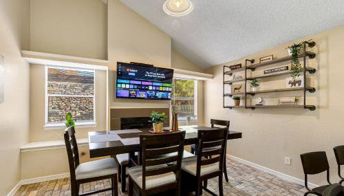 Peaceful West: 4BR Dusk Haven - Foto 4