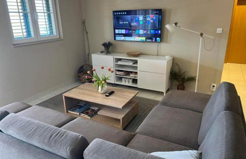 Red House Apartment With Swimming Pool - Photo 34