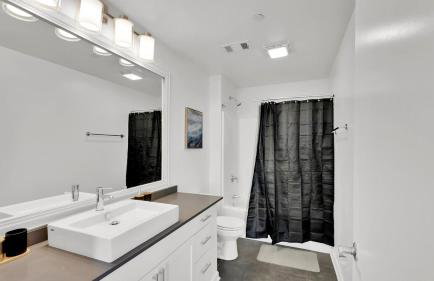 HEB403 Spacious & Stylish 2 Bedroom Condo Downtown Fort Worth, Free Parking, Walk to Convention Center - Foto 18