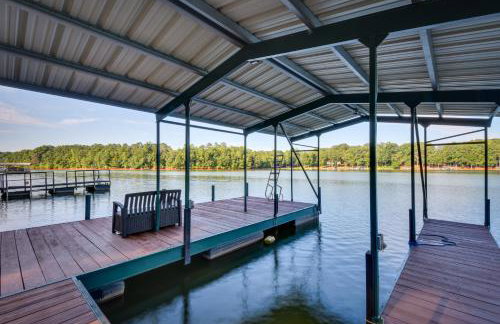Waterfront Lake Hartwell Vacation Rental with Dock! - Foto 37