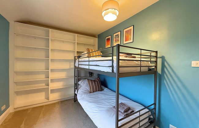 Spacious 4BR Retreat for 8 - Foto 3