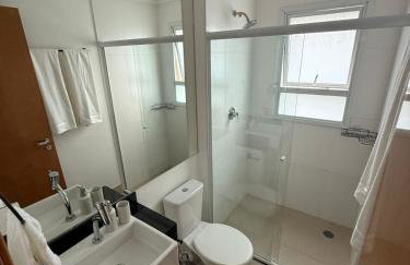 Apto Completo 2 Quartos em Frente ao Shopping com Vaga - Foto 5