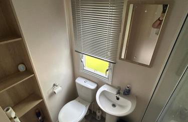 Tranquil Retreat at River Valley Country Park - Photo 12