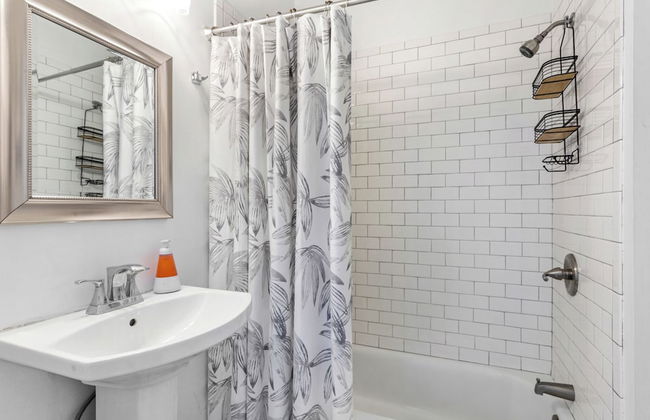 Vibrant Uptown Condos - Foto 27