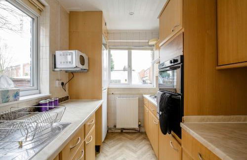 5-bedroom home in trendy Dibsbury area Manchester with parking - Foto 33