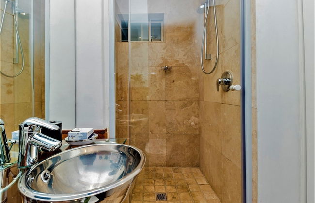 Clifton YOLO Spaces – Clifton Beachfront Executive - Photo 31