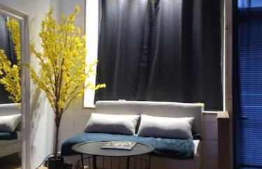 CHARMANT STUDIO à 2 pas de NAVAL GROUP au coeur d une rue commerçante - Foto 1