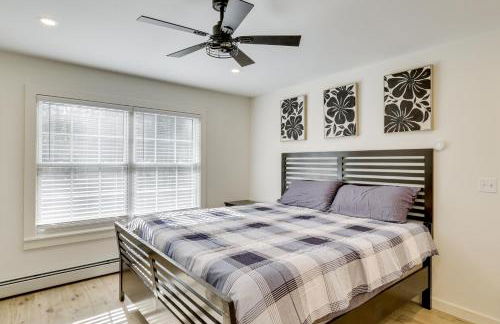 Wooded Retreat with Pet-Friendly Yard in Standish - Foto 13