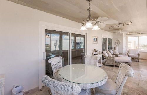 1055-805 8th Floor Condo with Abundant Light - Foto 29