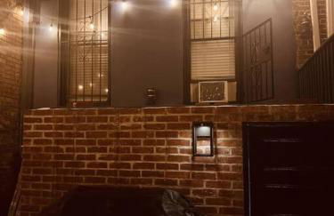 1850s historic Row House 7min train to NYC with private backyard - Foto 26