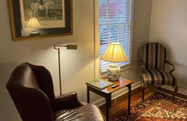 HISTORIC DOWNTOWN KING BED COTTAGE- PARKING and PATIO - Foto 52