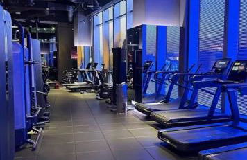 Stylish 3BR High-Rise with Pool, Hot Tub & Rooftop Views - Foto 24