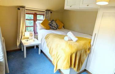 3-Bed, Sleeps 6, 1 Bath, Parking, WiFi - Foto 13