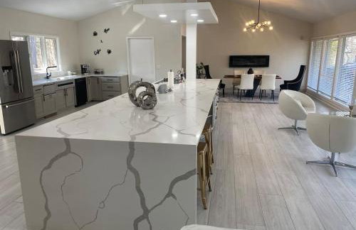 Ranch Style w firepit and big backyard TV Room - Foto 6