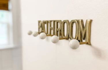 Cozy 2BR Apt w KING in historic dist. 1mi to sq. - Foto 25