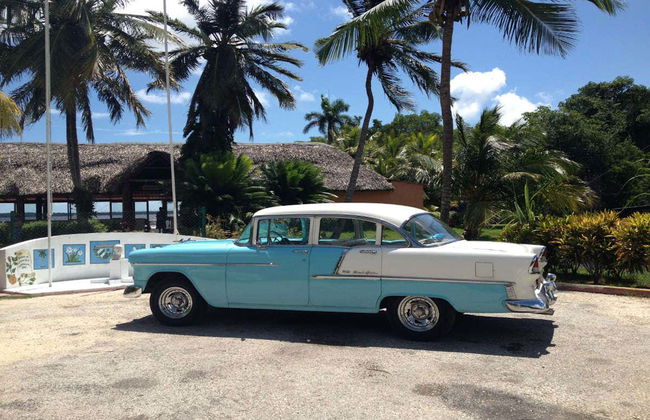 Private Classic Car Beach Day Trip - Photo 2