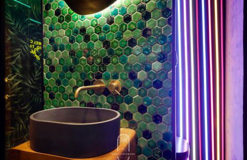 Jungle Love Room Balnéo/cinéma By HC - Foto 8