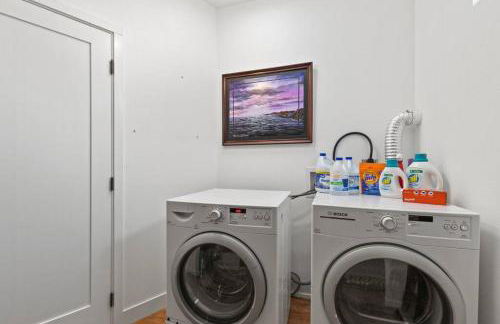 Hot Tub & Firepit Just Mins From Dwntwn Arena GU - Foto 22