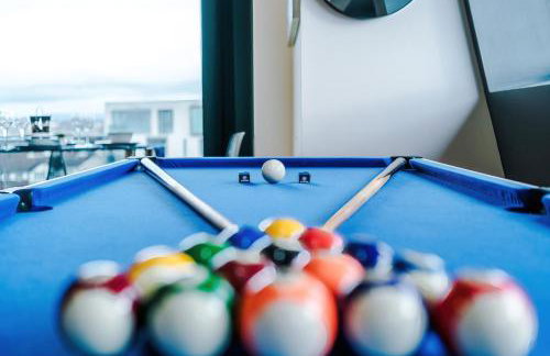 Stylish Penthouse, Free Parking, Pool Table, PS4 - Foto 26