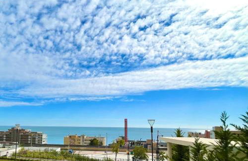 Luxury 3 Bedroom Apartment 300m from the Beach - Photo 17