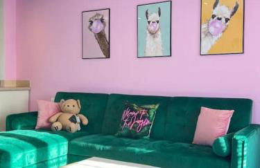 #1 Most Viral Pink House w Ball Pit - Foto 1