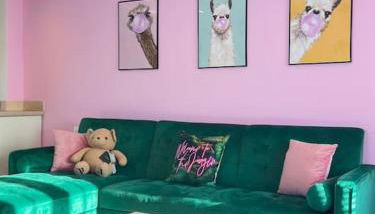 #1 Most Viral Pink House w Ball Pit - Foto 1