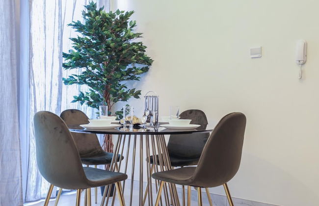 Elite LUX Holiday Homes - Cozy Modern 1BR in Dubai South - Photo 6