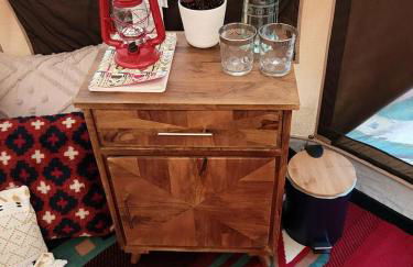 Forest Retreat: Immerse Yourself in Nature with this Chic Bell Tent in Loris, SC - Foto 4