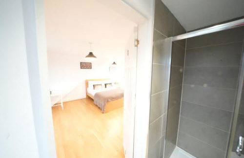 Private Rooms-Private Bathrooms-Near Airport- CABIN CREW paradise - Foto 53