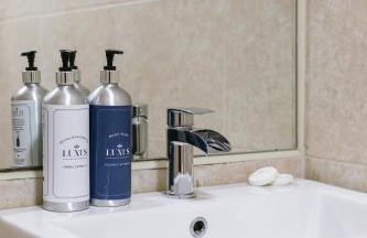 Luxurious 2 Bedroom City Centre Apartment Walking Distance to Everything Sleeps 6 - Foto 58