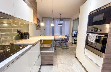 Newtown Contemporary Stay with free parking & garden - Photo 6