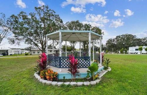 2 Bed Cozy Home, Dade City, Pickle Ball and Pool - Photo 38