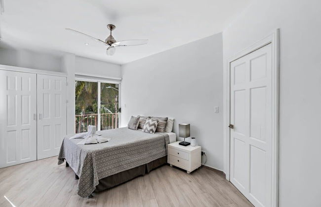 3-Bedroom, 2-Bath Beachfront Condo with Pool - Photo 7