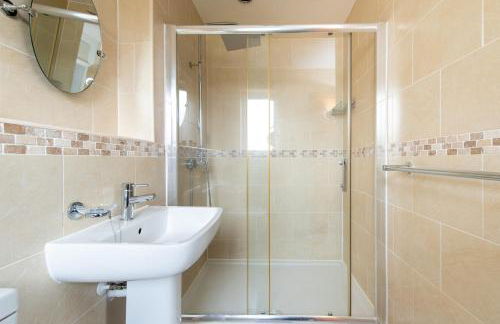 Spacious 5BR Home in Redditch - Foto 2