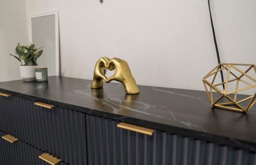 Stylish 3-Bedroom Retreat Minutes to NYC - Foto 12