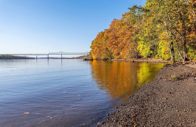 River Lodge by Avantstay 11 BR Historic Estate w/ Pool & Views of Hudson! - Foto 32