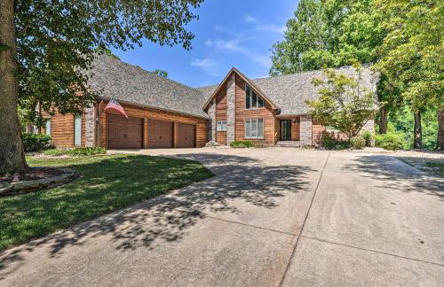 Spacious Lakefront Home with Private Dock! - Foto 44