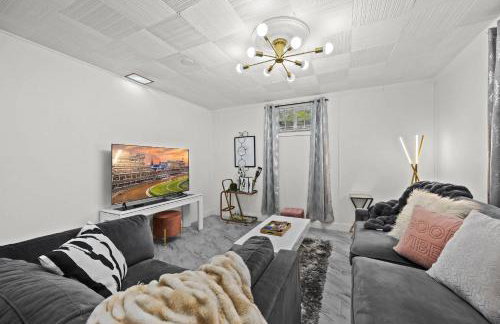 Modern Apartment with Parking & Prime Location - Foto 42