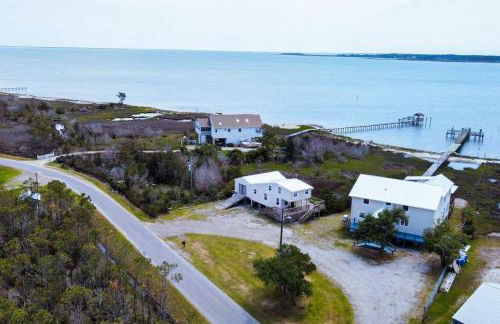 Shipwrecked Shack Waterfront House Boat on Land - Foto 24
